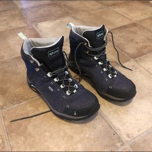 ahnu 💫 hiking boots 💫 barely worn
